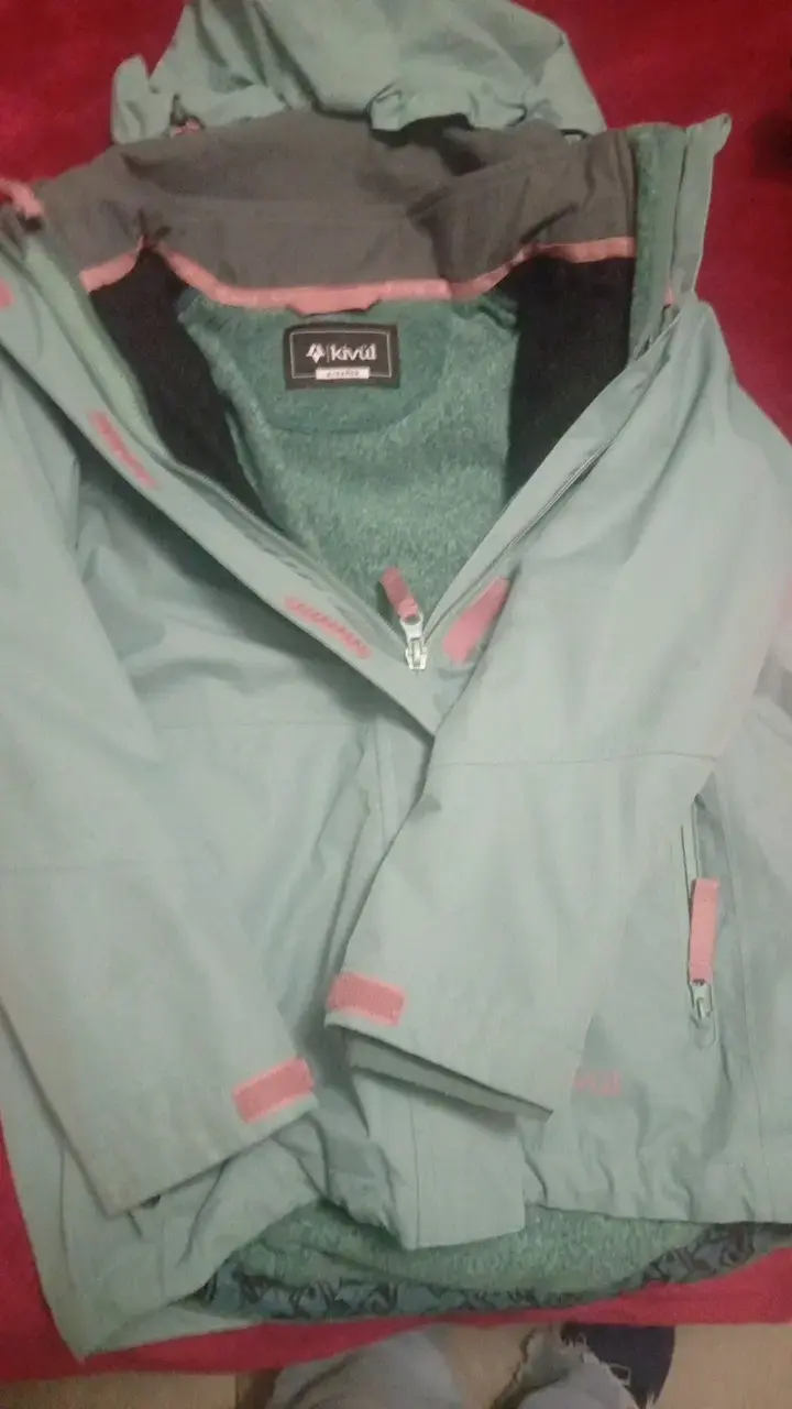 Chaqueta impermeable verde con capucha Kivul - 3