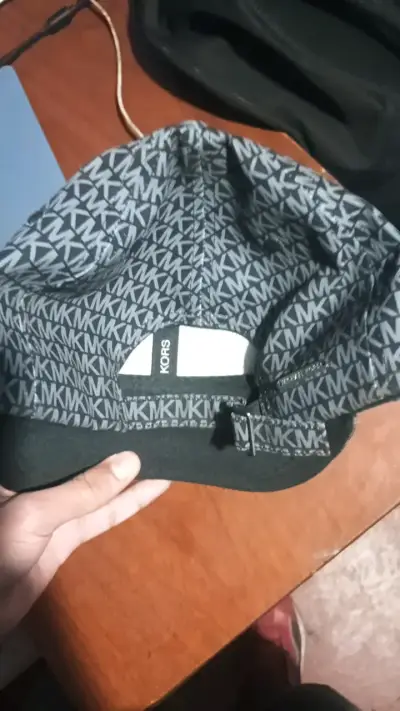 Gorra Michael Kors con diseño MK - miniatura 2