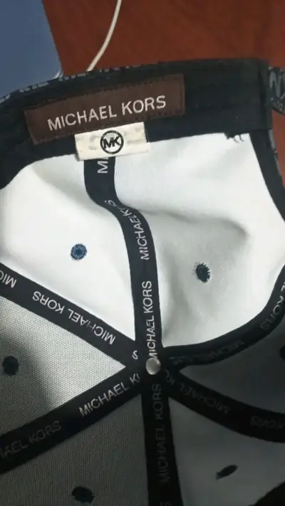 Gorra Michael Kors con diseño MK - miniatura 3