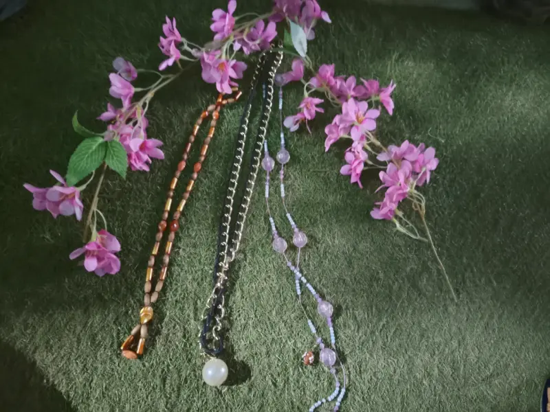 Conjunto de joyería artesanal y billeteras decorativas - 2