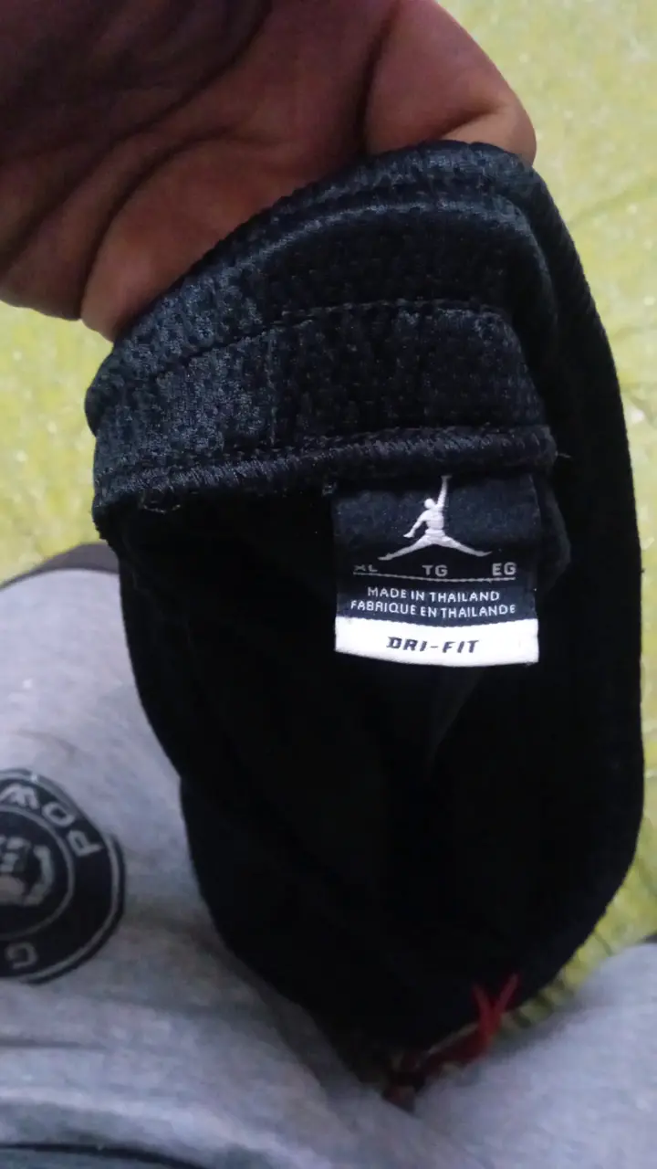 Shorts deportivos Jordan Dri-Fit negro y rojo - 1