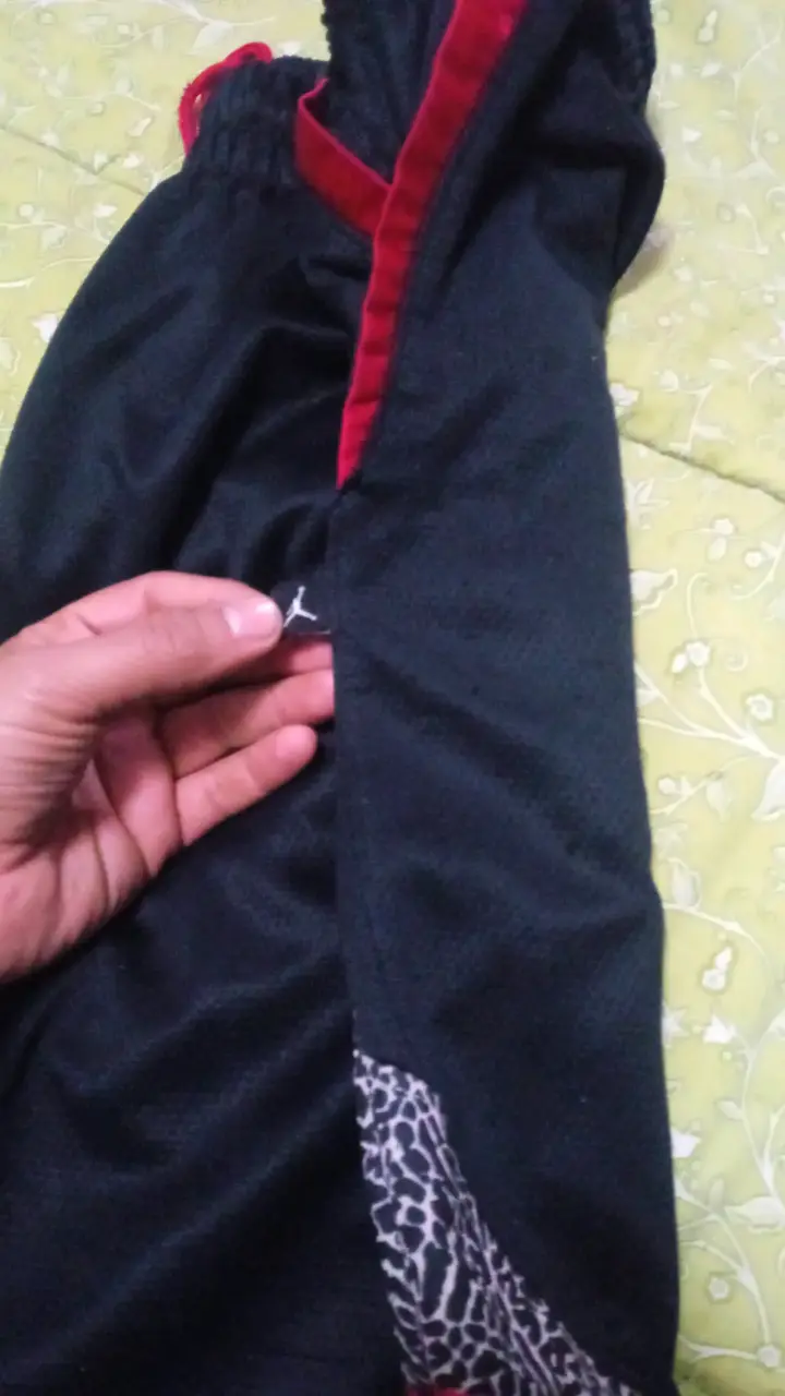 Shorts deportivos Jordan Dri-Fit negro y rojo - 2