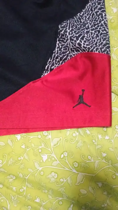 Shorts deportivos Jordan Dri-Fit negro y rojo - miniatura 3