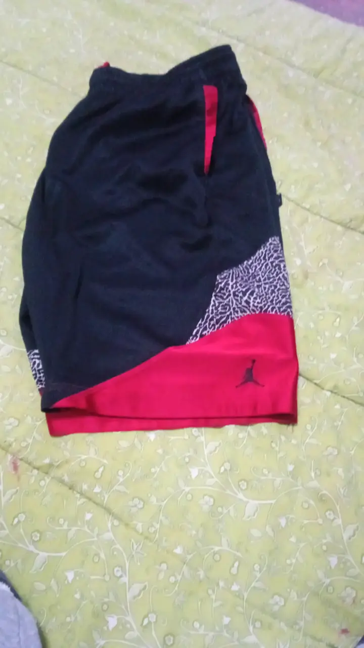 Shorts deportivos Jordan Dri-Fit negro y rojo - 4