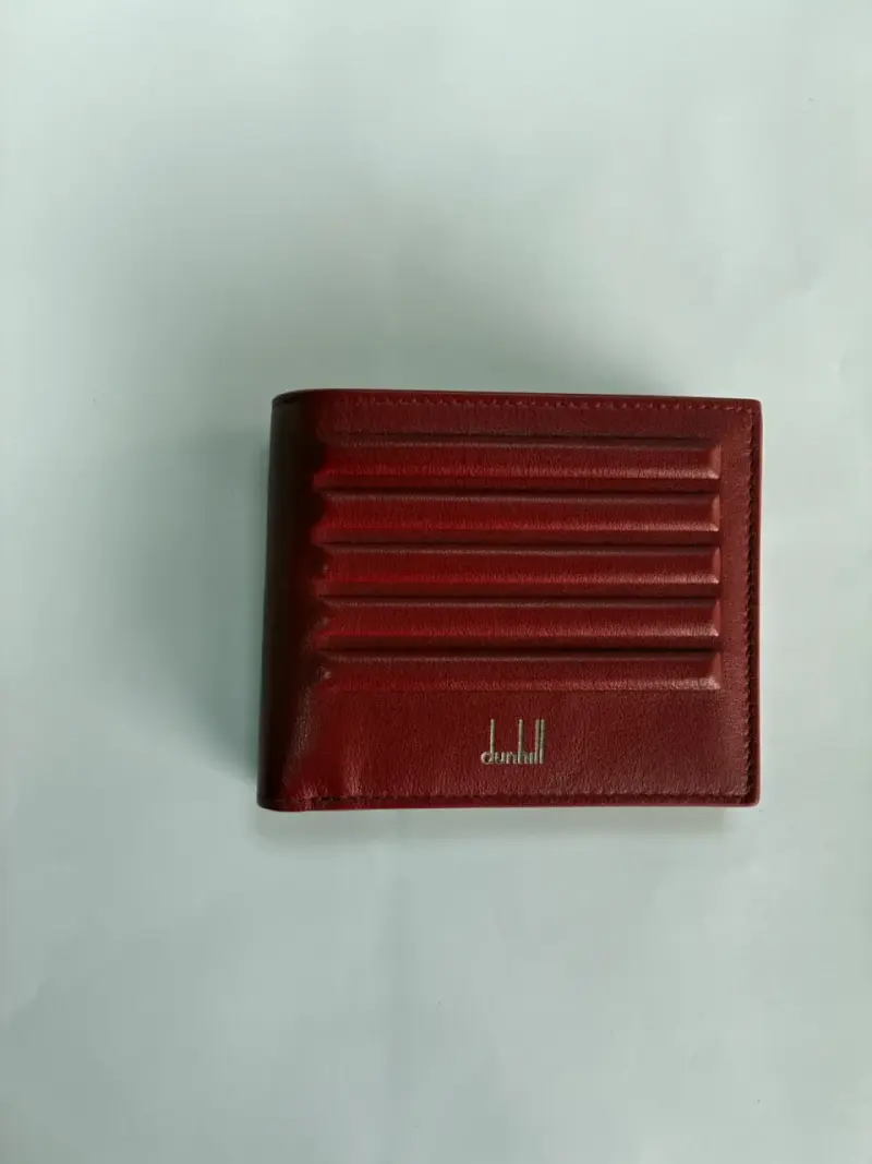 Billetera de cuero roja Dunhill elegante