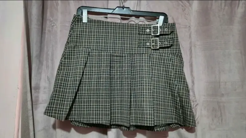 Falda corta a cuadros con hebillas INDEX - L