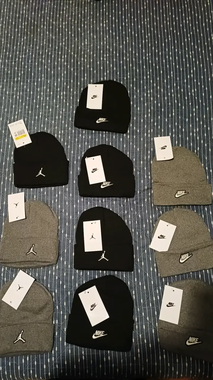 Gorros de lana Nike y Jordan en negro y gris