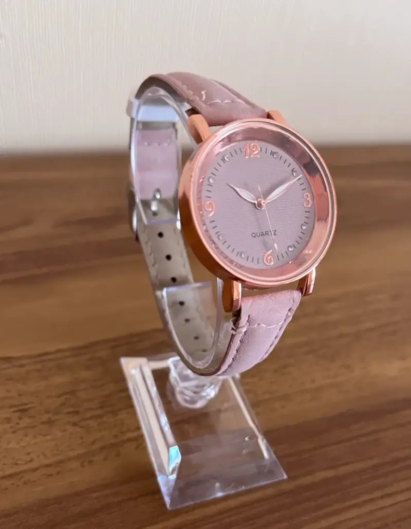Reloj de pulsera rosa con correa de cuero - 3