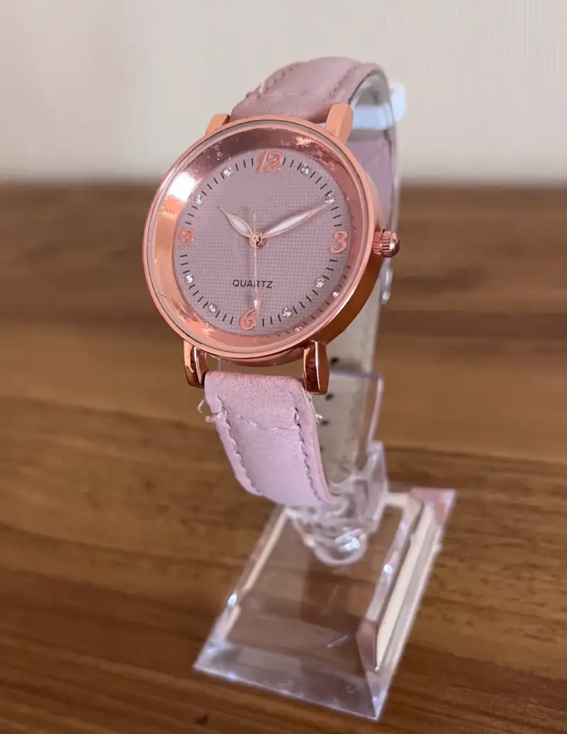 Reloj de pulsera rosa con correa de cuero - 4