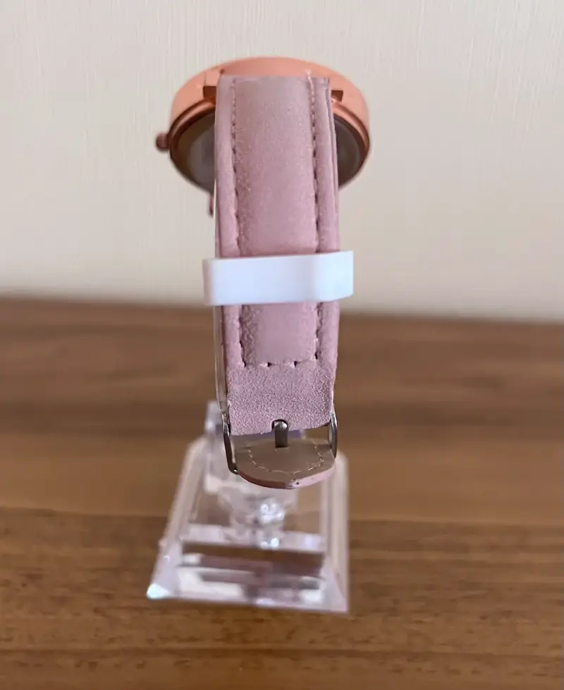 Reloj de pulsera rosa con correa de cuero - 5