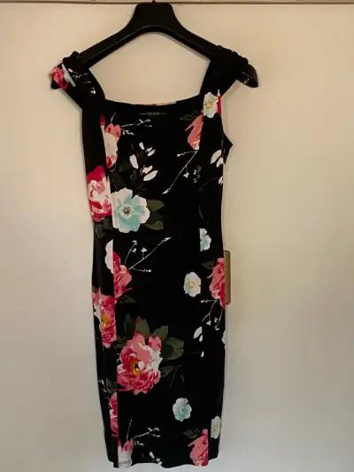 Vestido floral negro Guess para mujer - miniatura 1