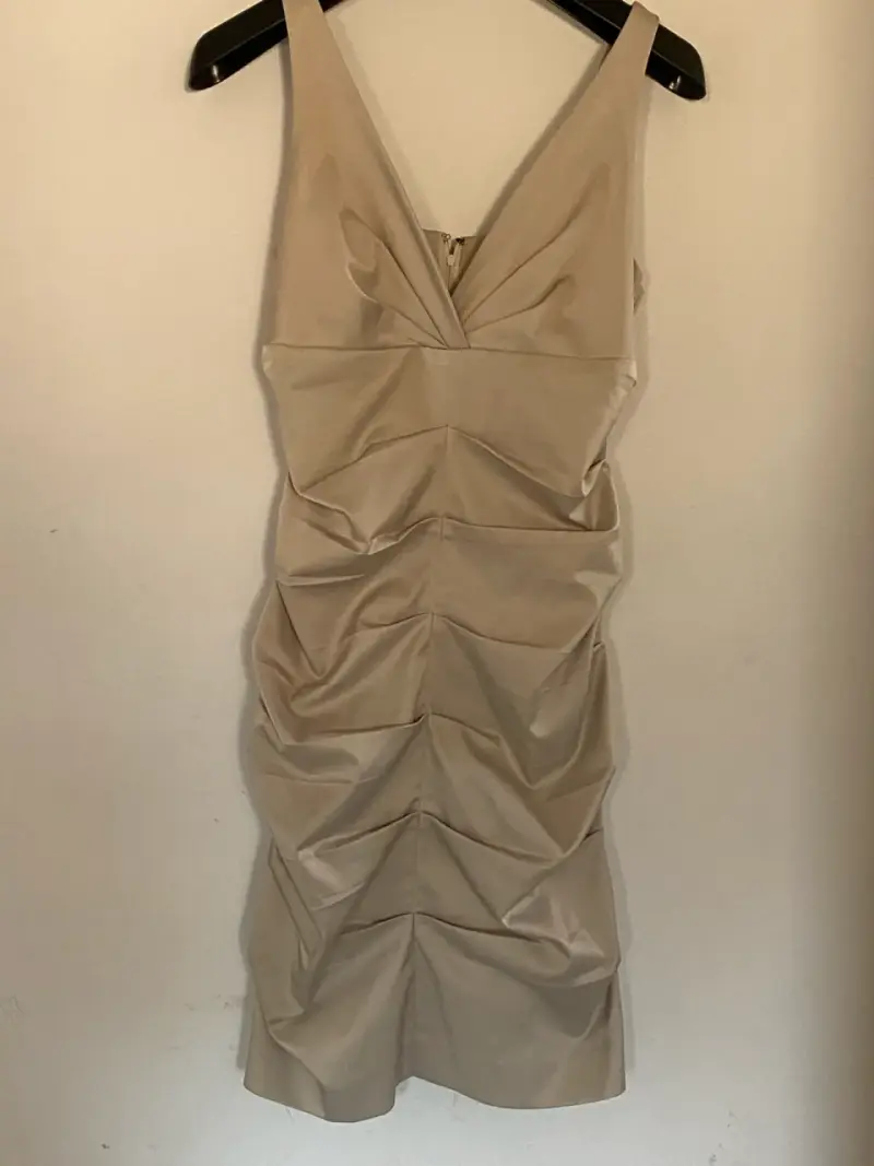Vestido beige elegante talla 38 - 1