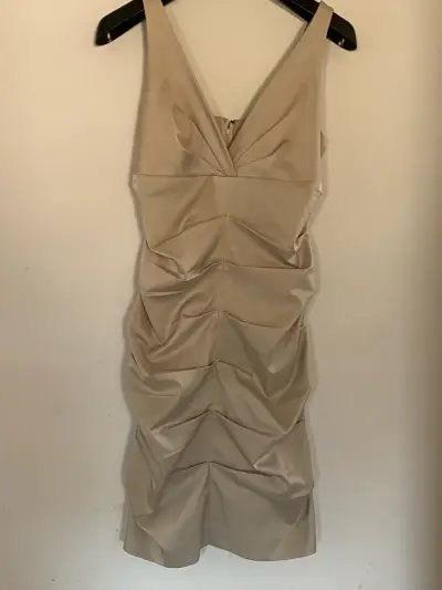 Vestido beige elegante talla 38 - miniatura 1