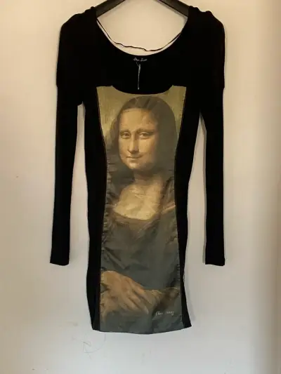 Vestido negro Ona Sáez con estampado de Mona Lisa - miniatura 1