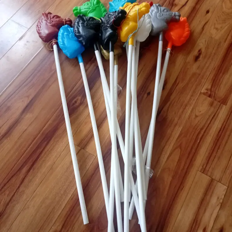 Caballitos de juguete para niños en varios colores - 1