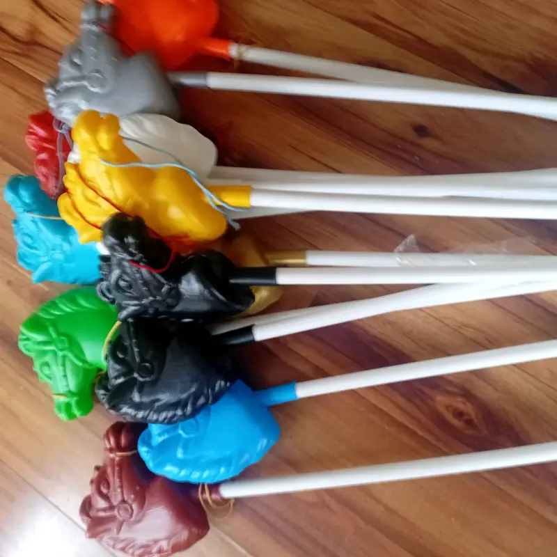 Caballitos de juguete para niños en varios colores - 2
