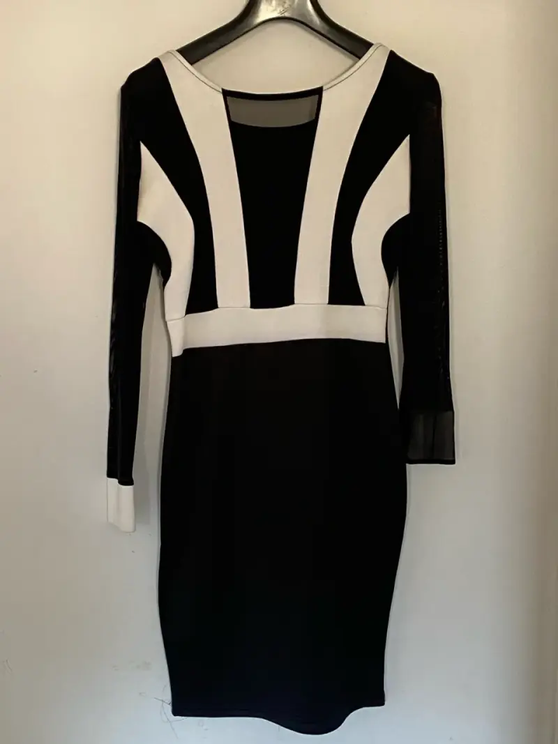 Vestido negro y blanco de manga larga