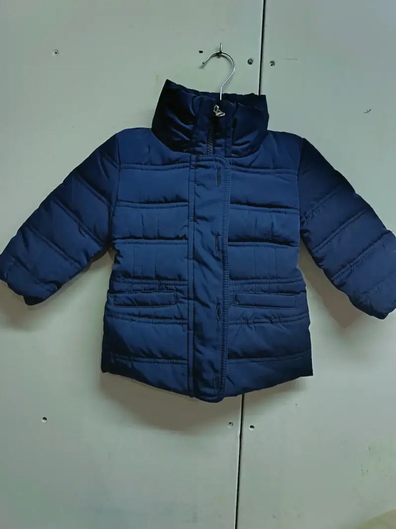 Chaqueta acolchada azul para niño