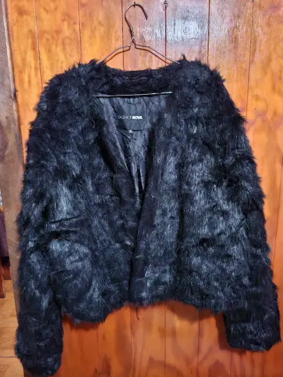 Peludo negro full moda de marca - miniatura 1
