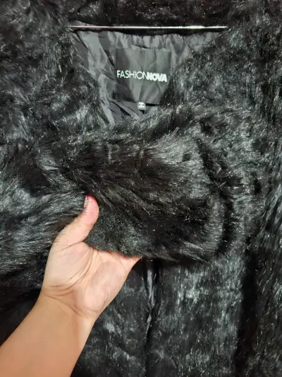 Peludo negro full moda de marca - miniatura 3