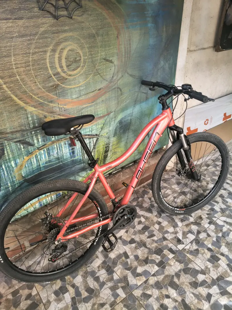 Bicicleta de montaña Lahsen roja con suspensión - 1