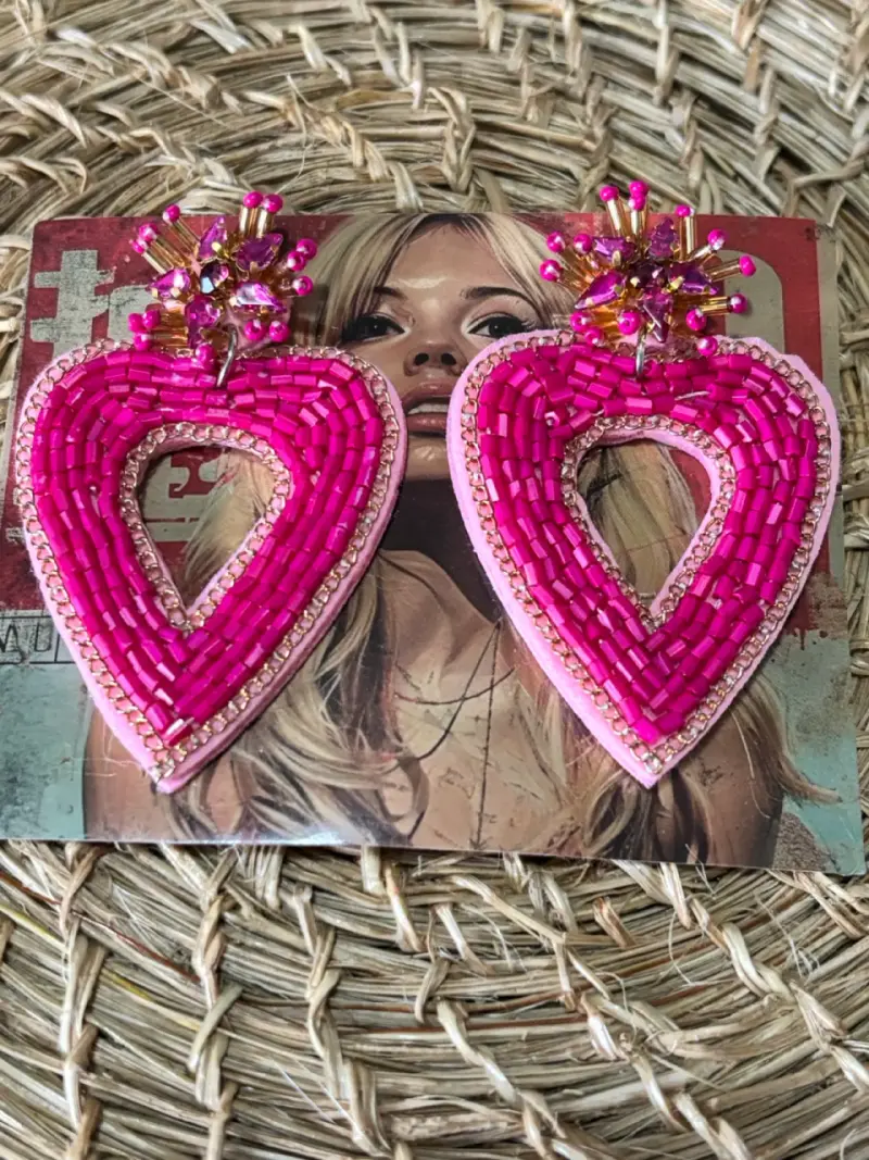 Aros de corazón rosado hecho a mano