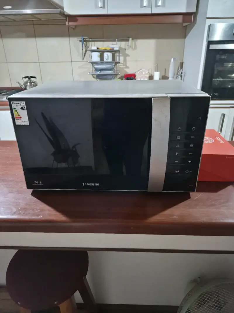 Microondas Samsung con panel táctil - 5