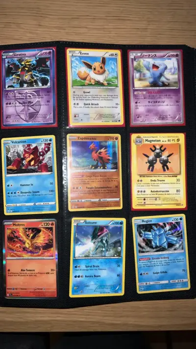Colección de cartas Pokémon variadas en álbum - miniatura 1