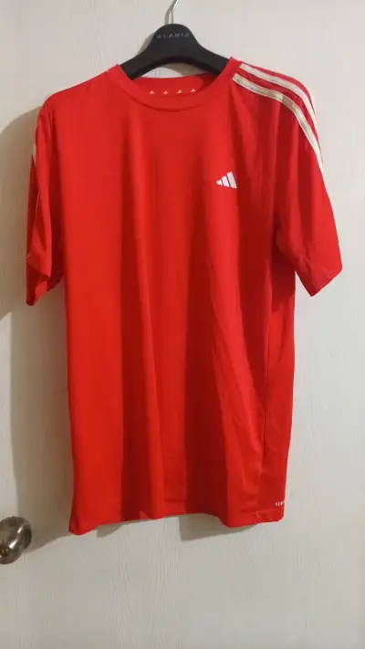 Polera roja Adidas - miniatura 1