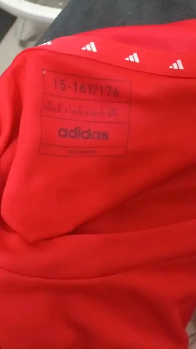 Polera roja Adidas - miniatura 3