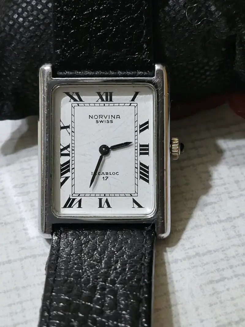 Reloj Norvina Swiss clásico con correa de cuero - 1