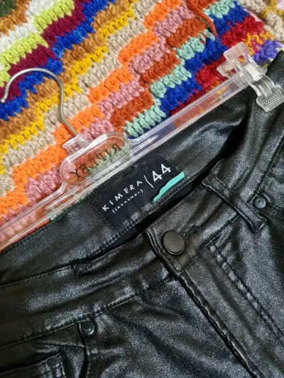 Pantalones negros de cuero sintético Kimera talla 44 - miniatura 2