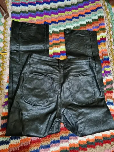 Pantalones negros de cuero sintético Kimera talla 44 - miniatura 3