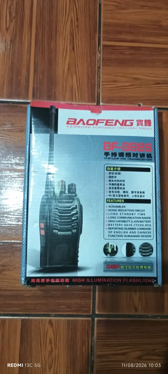 Radios portátiles Baofeng con cargador y audifonos - 3