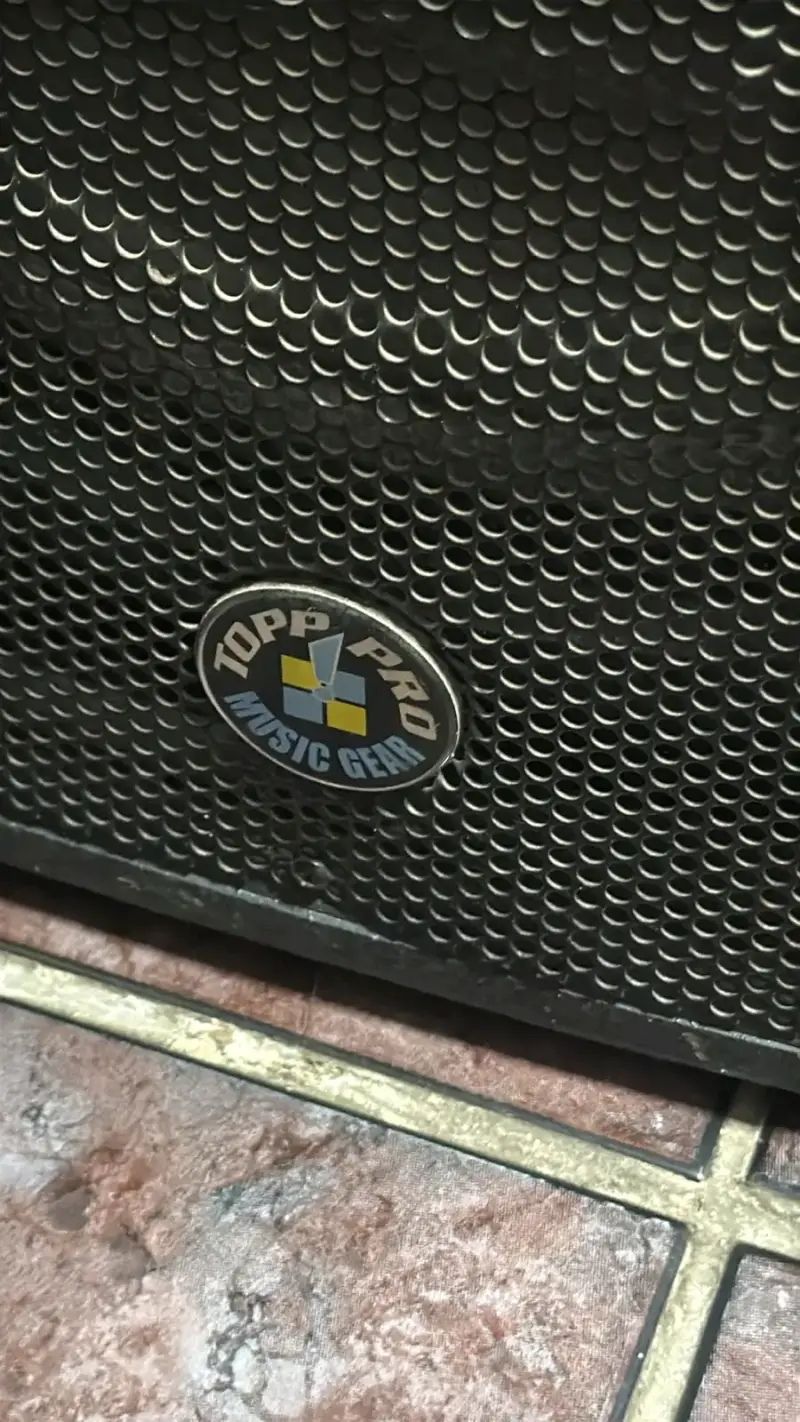 Mezclador de Audio Behringer BK-16U con Parlantes Topp Pro - 3
