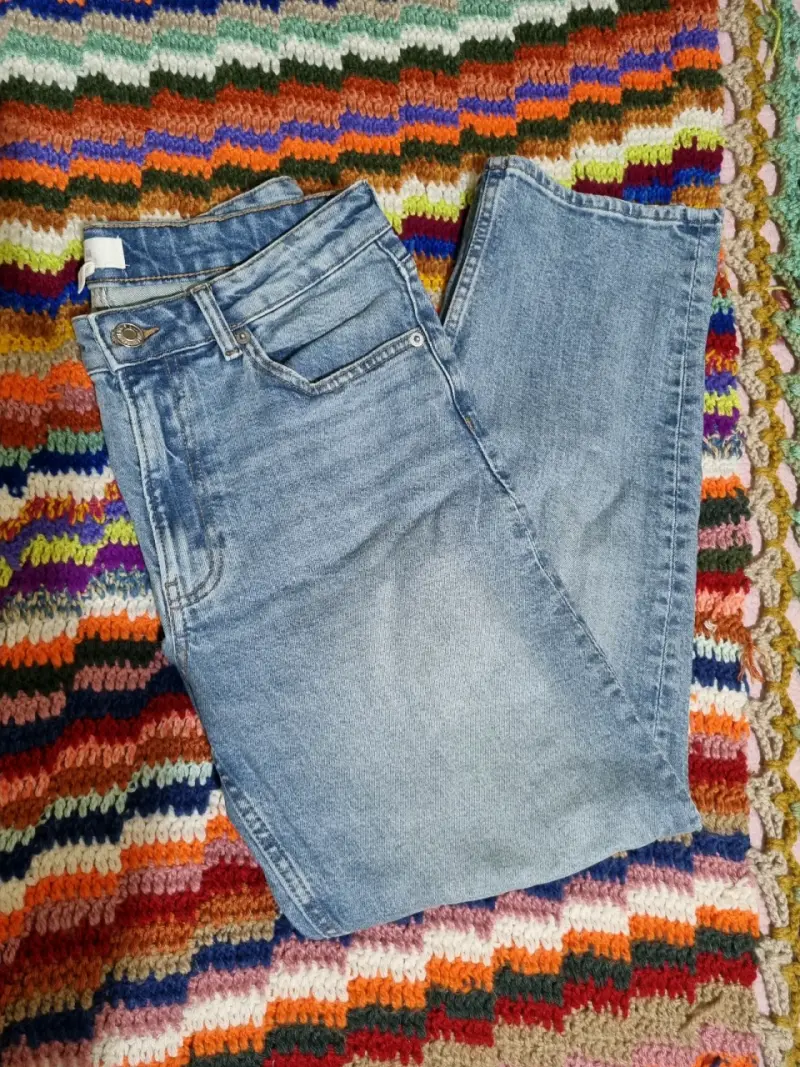 Jeans de mezclilla azul H&M para mujer - 1