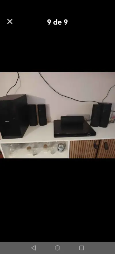 Sistema de sonido con subwoofer y parlantes. - miniatura 2