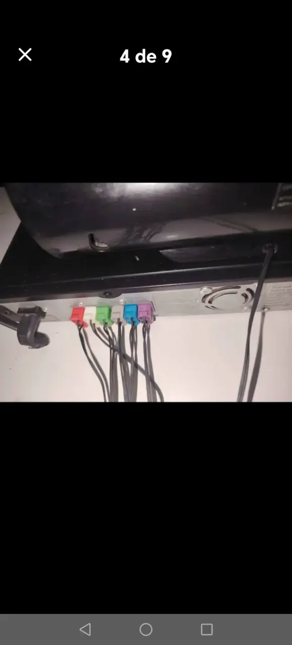 Sistema de sonido con subwoofer y parlantes. - 5