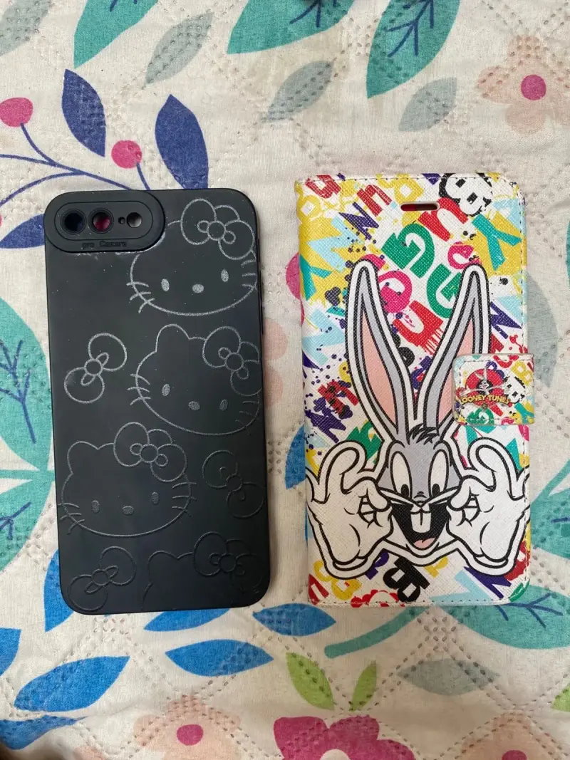 iPhone 7 Plus dorado con funda protectora - 3