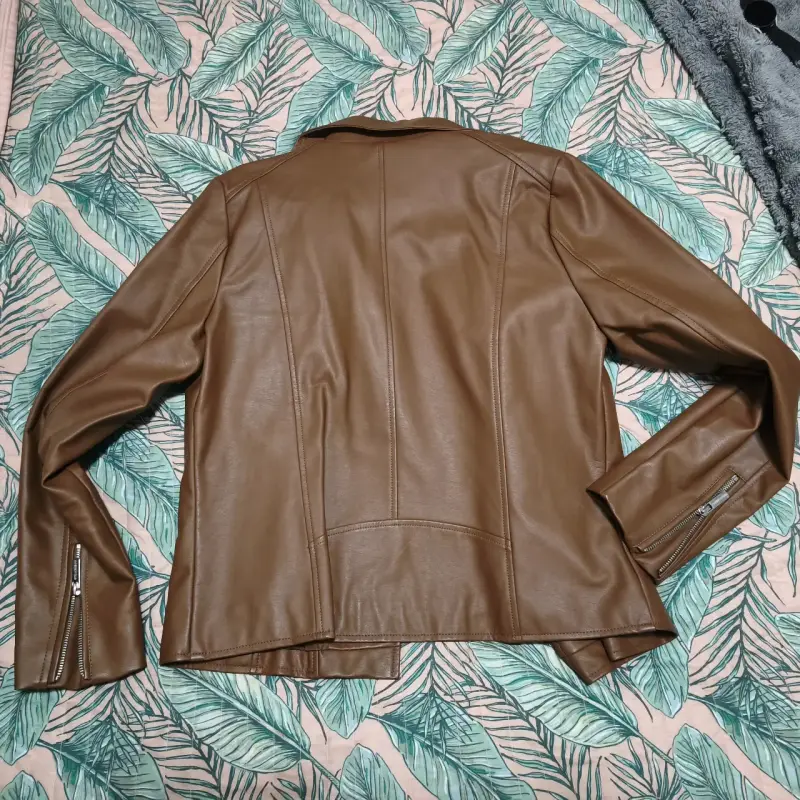 Chaqueta ecocuero cafe para mujer