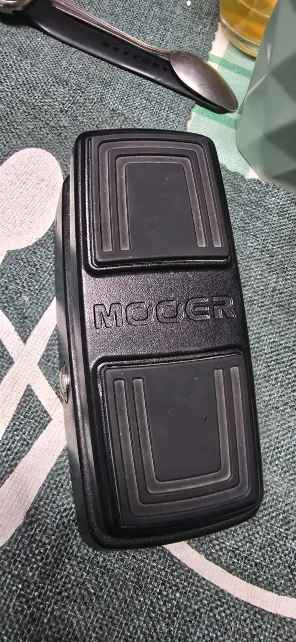 Pedal de Wah/Volumen Mooer negro. - 3