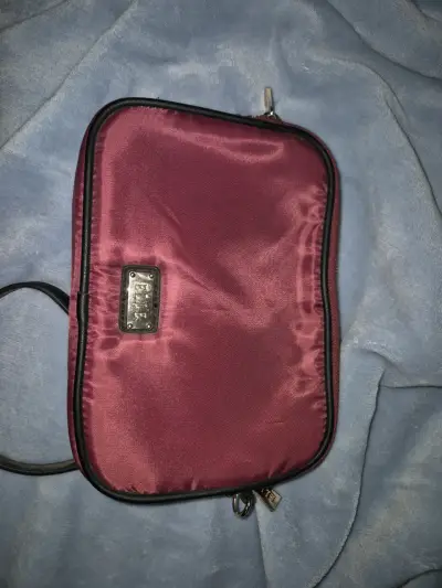 Cartera de mano elle burdeos con cadena dorada - miniatura 1
