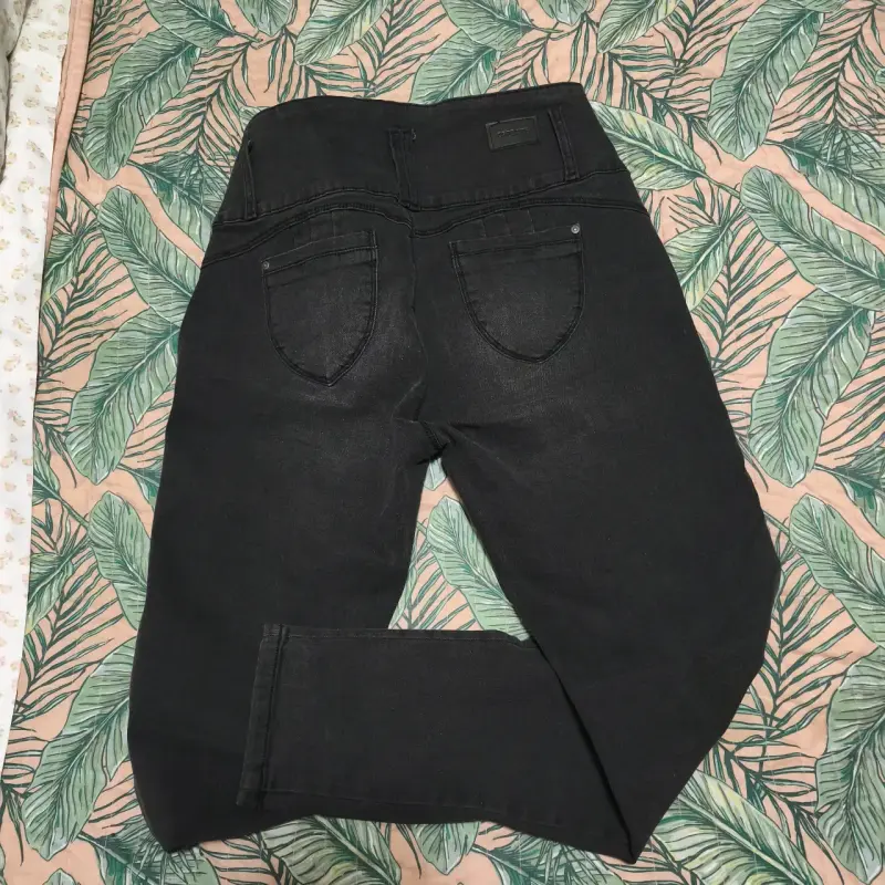 Jeans negros de tiro alto para mujer - 1
