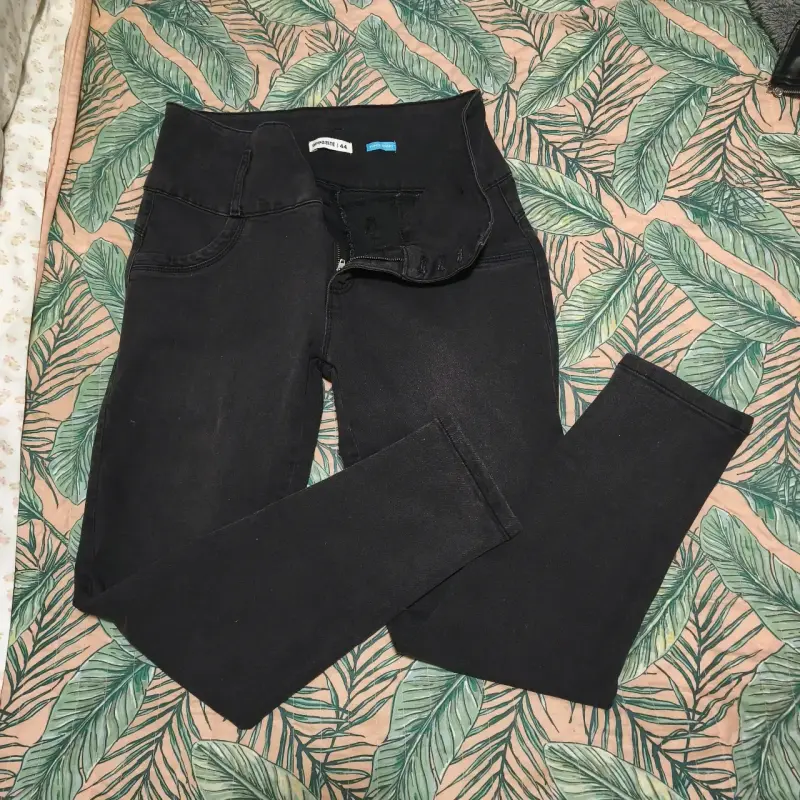 Jeans negros de tiro alto para mujer - 3