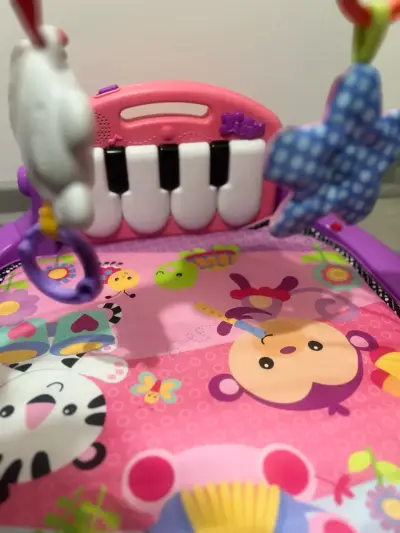 Gimnasio para bebés con piano y juguetes colgantes - miniatura 2