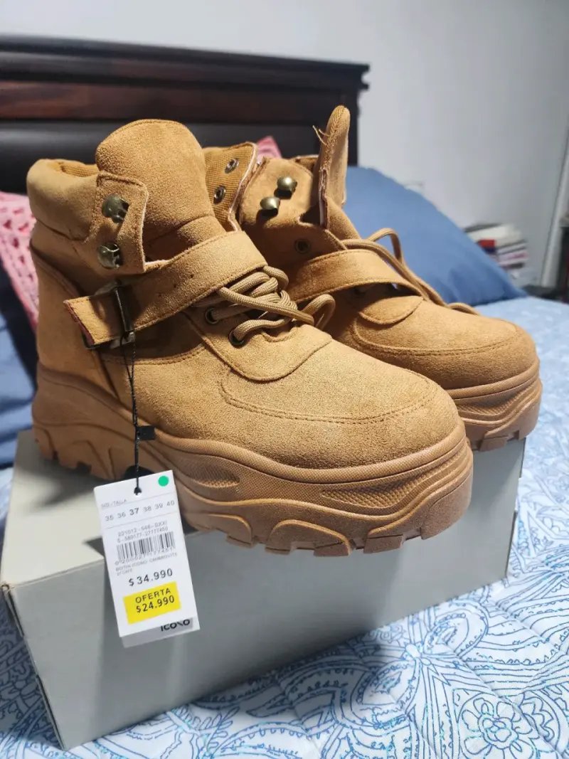 Botas de gamuza color camel para mujer