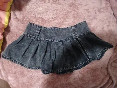 Falda de mezclilla plisada para mujer - miniatura 1