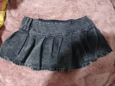 Falda de mezclilla plisada para mujer - miniatura 2