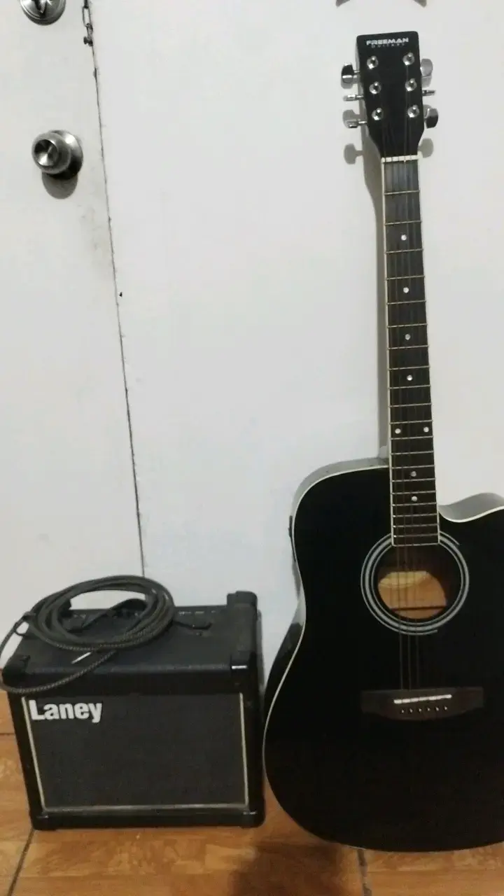 Guitarra Electroacústica Freeman/ ampli Laney - 6