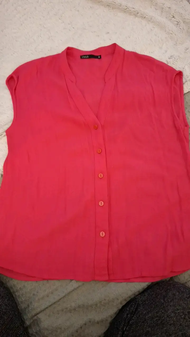 Blusa sin mangas color coral Liola